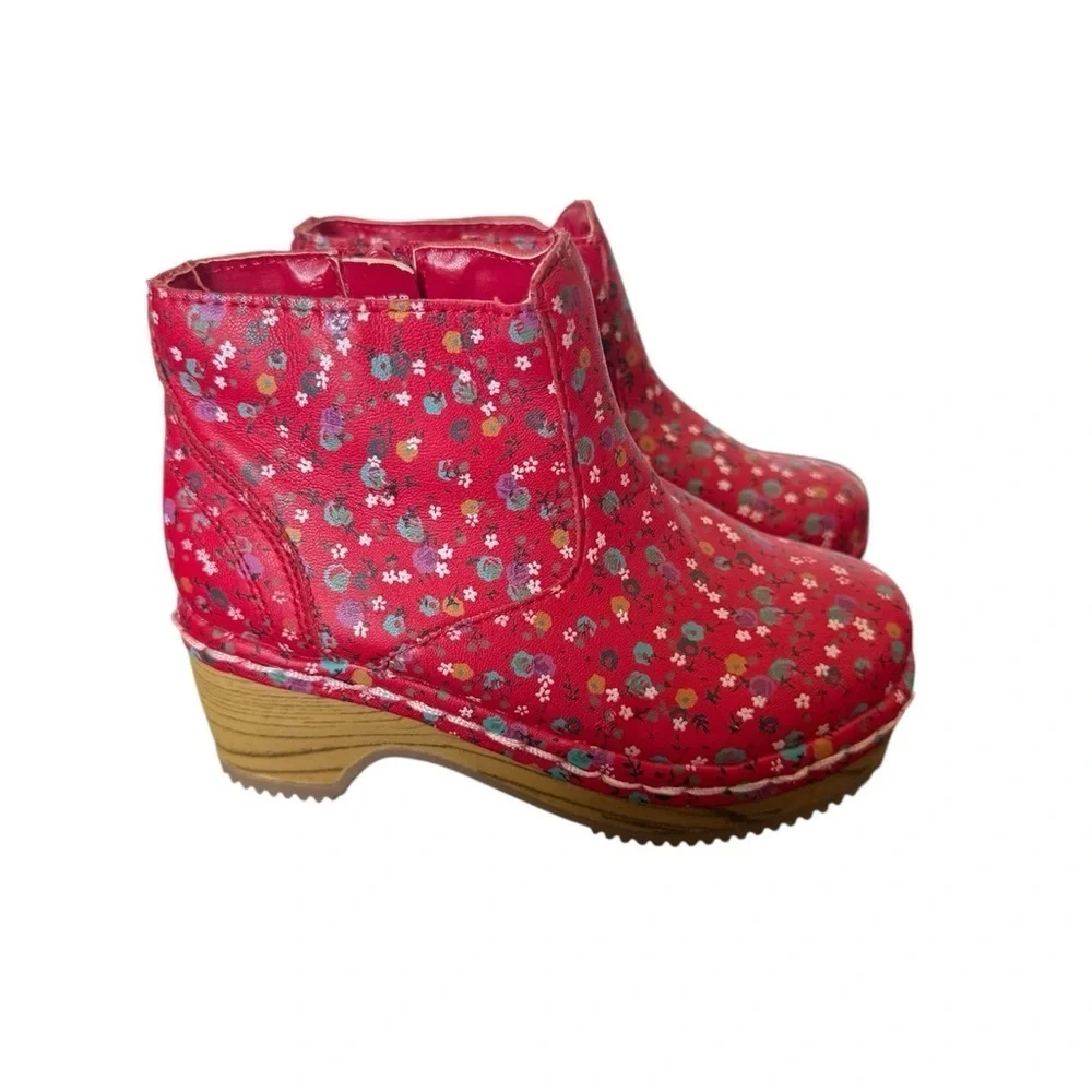 Floral Red and Tan Clogs by OshKosh B’Gosh-Size 8-NWOT